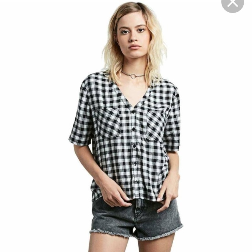 BNWT Volcom black and white top size medium